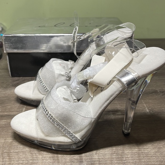 Women size 8 sandal clear - Picture 3 of 7